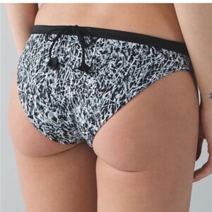 Lululemon Be Cheeky Swim bottoms bikini black and white print NWT